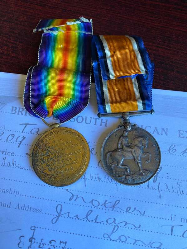 GROUP OF 2 TO 10209-PRIVATE C.E. TAYLOR-2ND SA INF. WAR MEDAL (4TH SA HORSE) VICTORY MEDAL (4TH SA H