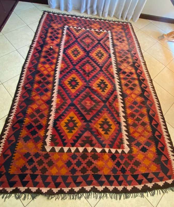 Handknotted Persian Carpet - Size 3m x 2m - Label on Carpet - Some Damage