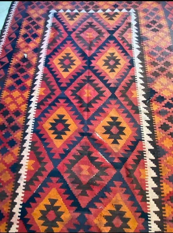 Handknotted Persian Carpet - Size 3m x 2m - Label on Carpet - Some Damage