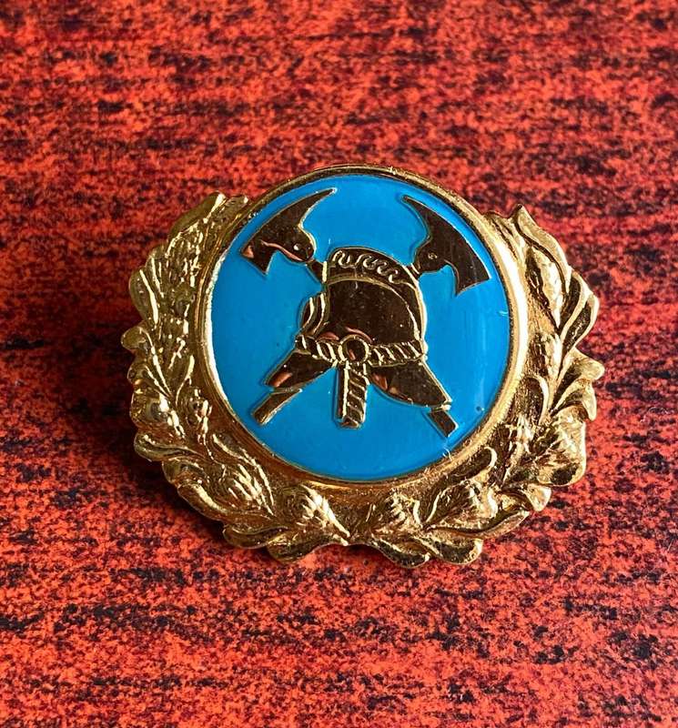 SAAF QUALIFIED FIRE MAN-GILT AND ENAMEL BREAST BADGE-APPROVED IN 1994- 2 PINS