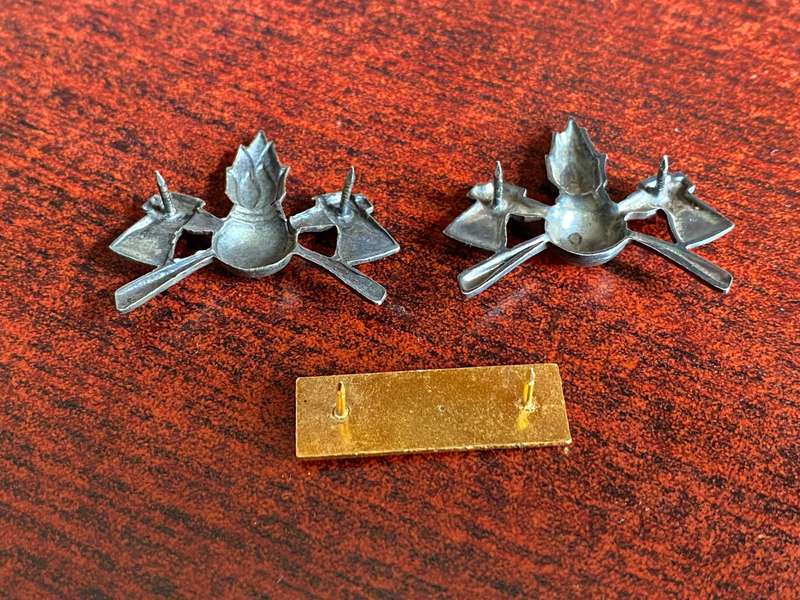 SWA ENGINEERS CORPS BERET BA\R AND COLLARS-BAR- RED / BLUE DIAMOND- LUGS + PINS COMPLETE
