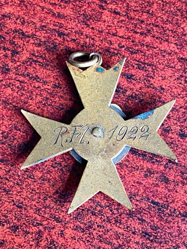 MEDAL OR BADGE-POSSIBLY RELATED TO THE ROYAL FLYING CORPS (RFC) AND DATED 1922