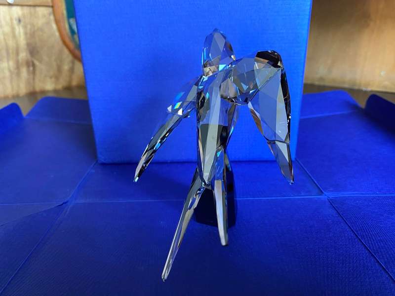 SWAROVSKI SWALLOW CRYSTAL FIGURINE 5275745-ORIGINAL MINT IN BOX 517 FACETS-DARK METALLIC FINISH ON T
