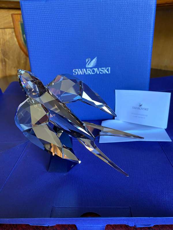 SWAROVSKI SWALLOW CRYSTAL FIGURINE 5275745-ORIGINAL MINT IN BOX 517 FACETS-DARK METALLIC FINISH ON T