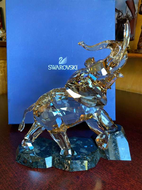 SWAROVSKI (VERY LARGE) ELEPHANT,CODE 1120446-COLOUR LIGHT+SAND ON CRYSTAL GRANITE BASE-SIZE 26,2X25,