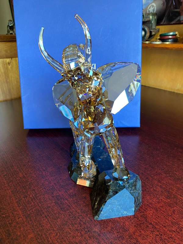 SWAROVSKI (VERY LARGE) ELEPHANT,CODE 1120446-COLOUR LIGHT+SAND ON CRYSTAL GRANITE BASE-SIZE 26,2X25,