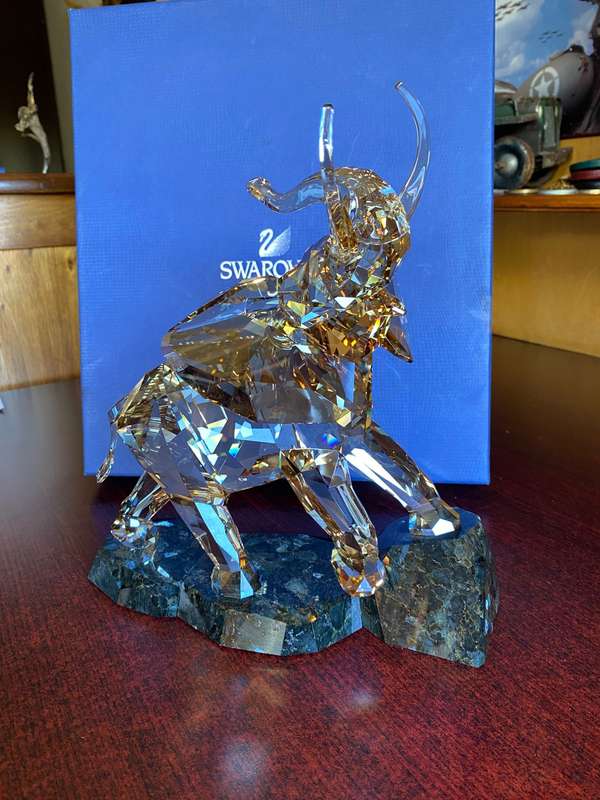 SWAROVSKI (VERY LARGE) ELEPHANT,CODE 1120446-COLOUR LIGHT+SAND ON CRYSTAL GRANITE BASE-SIZE 26,2X25,