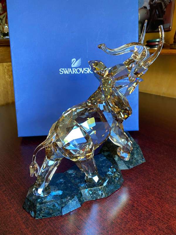 SWAROVSKI (VERY LARGE) ELEPHANT,CODE 1120446-COLOUR LIGHT+SAND ON CRYSTAL GRANITE BASE-SIZE 26,2X25,