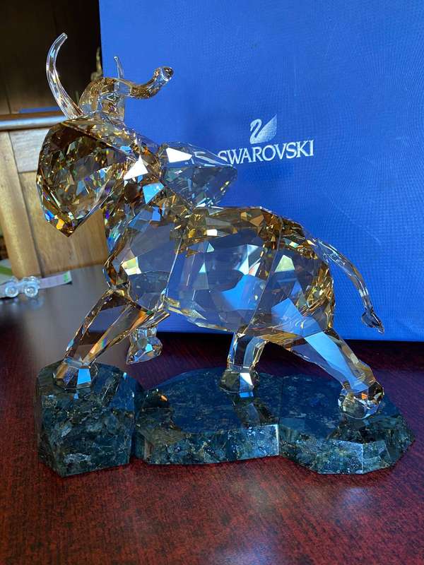 SWAROVSKI (VERY LARGE) ELEPHANT,CODE 1120446-COLOUR LIGHT+SAND ON CRYSTAL GRANITE BASE-SIZE 26,2X25,