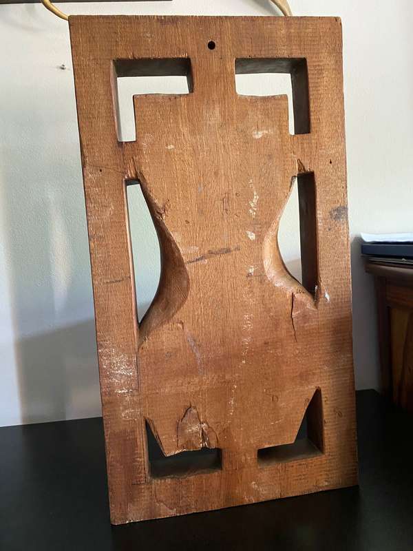 BEAUTIFULL VINTAGE WOODEN CARVED MID-CENTURY STYLE FEMALE TORSO IN FRAME WITH HAND BEATEN COPPER DE