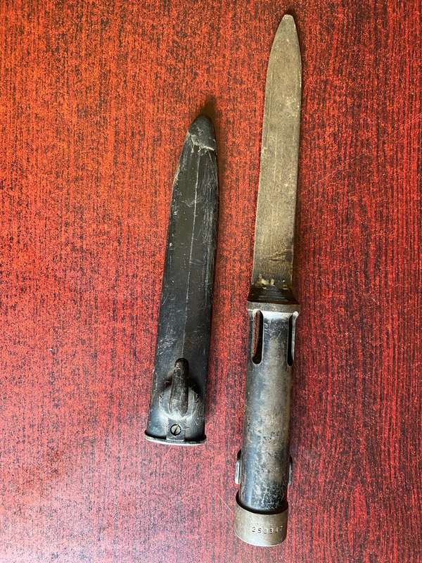 R1 BAYONET WITH PLASTIC SCABBARD