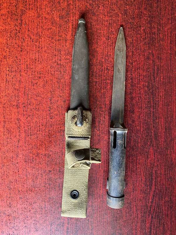 R1 BAYONET WITH PLASTIC SCABBARD AND WEBBING FROG