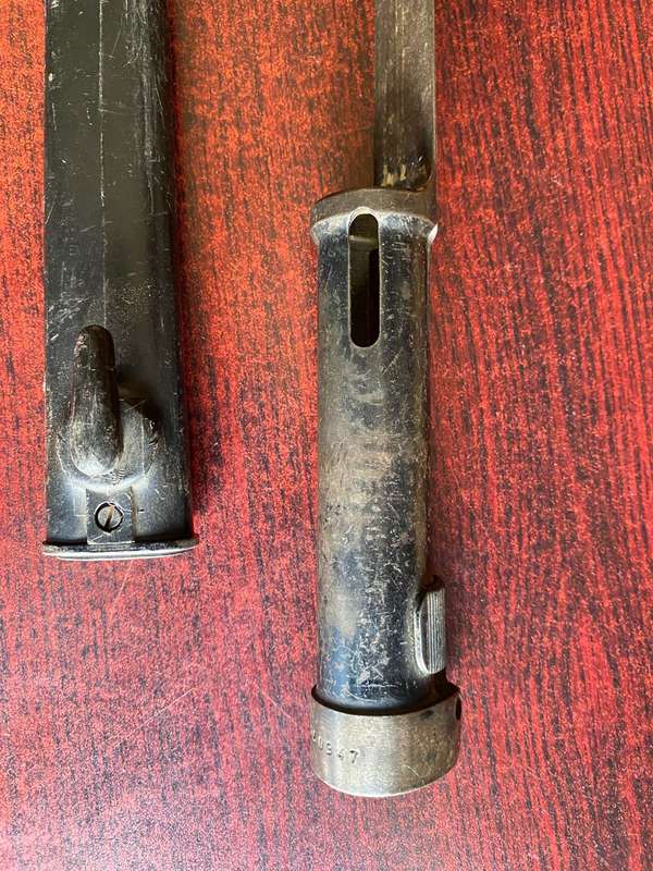 R1 BAYONET WITH PLASTIC SCABBARD