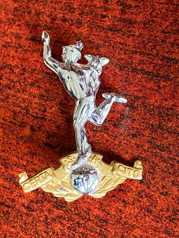 SA CORPS OF SIGNAL CAP BADGE-WORN POST 1959- 2 LUGS