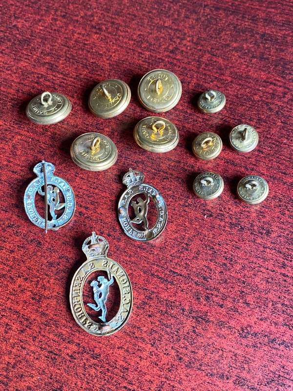 SA CORPS OF SIGNALS-BI/METAL CAP AND COLLARS-SOLD WITH 10 TUNIC BUTTONS-WORN 1930-59