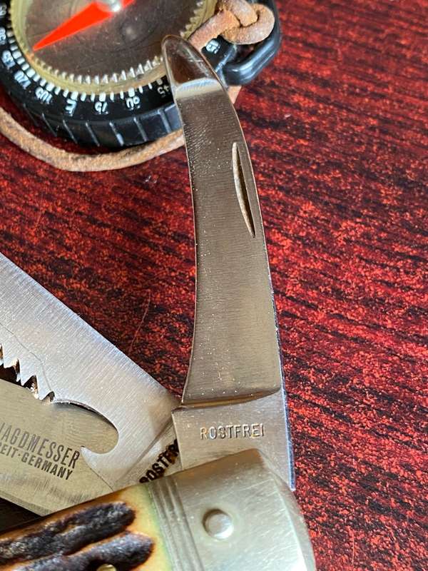 PUMA VINTAGE JAGDTASCHENMESSER 945-ROSTREI GERMANY-COMES WITH ORIGINAL SUEDE POUCH -BLADE LENGTH