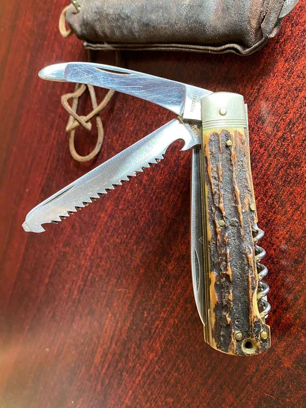 PUMA VINTAGE JAGDTASCHENMESSER 945-ROSTREI GERMANY-COMES WITH ORIGINAL SUEDE POUCH -BLADE LENGTH