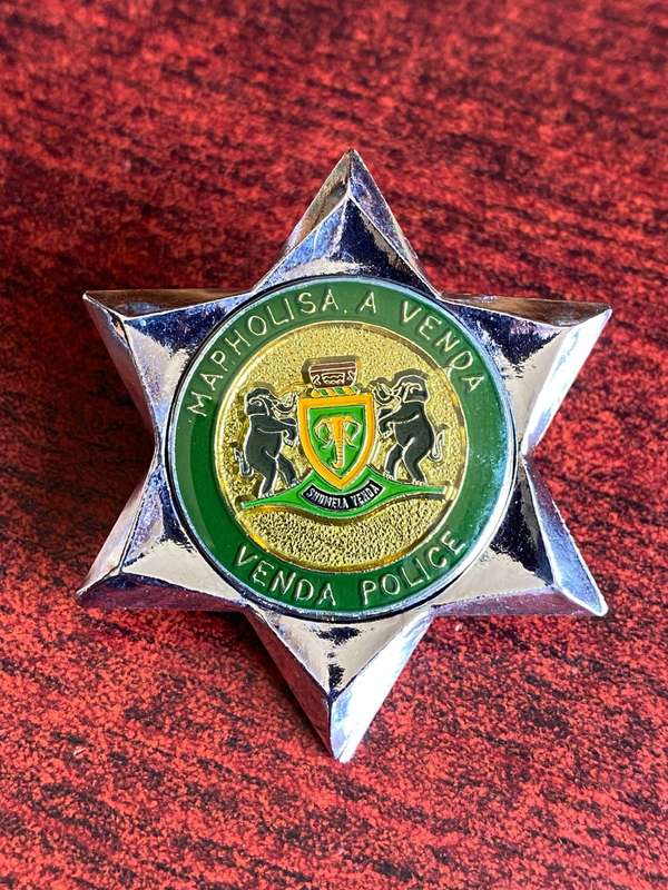 VENDA POLICE CAP BADGE