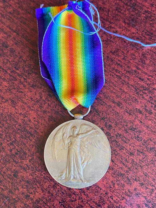 WW1 VICTORY MEDAL AWARDED TO RFN J.P.T. VATES- 1 ST S.A.M.R.- READ MORE INFO IN PICTURES -NAMING PAR