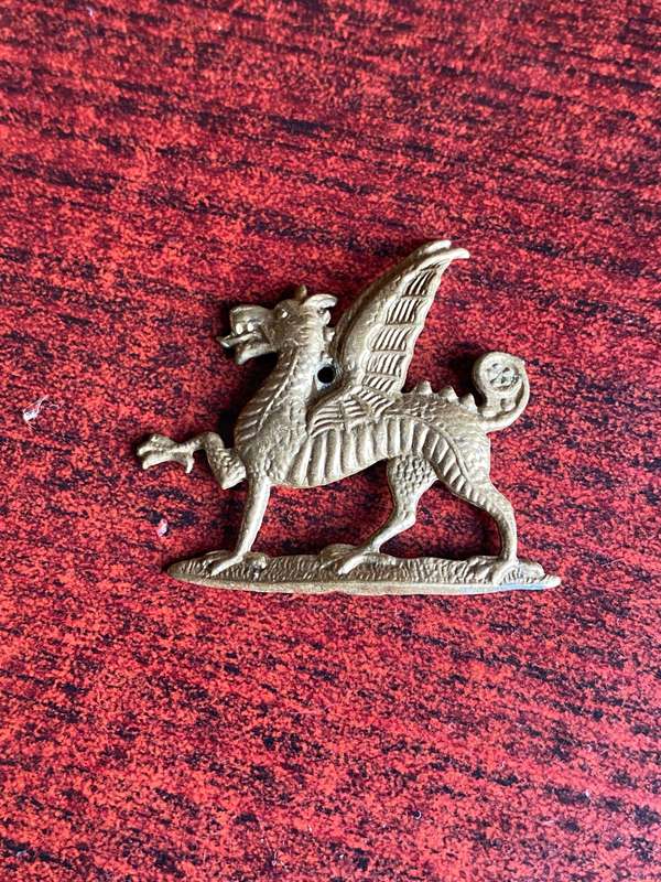 1ST MONMOUTHSHIRE REGT. (TF) 1922 CAP BADGE (NO LUGS)