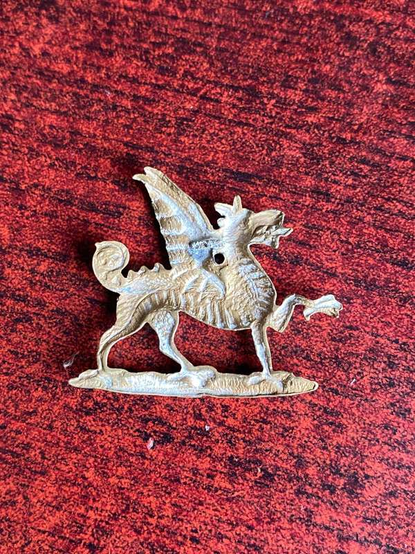 1ST MONMOUTHSHIRE REGT. (TF) 1922 CAP BADGE (NO LUGS)