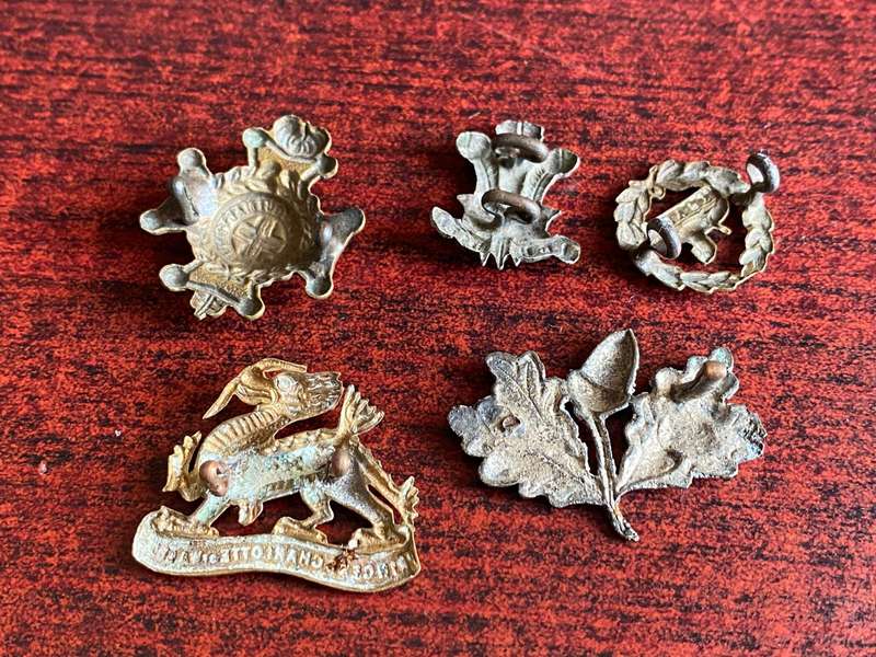 SELECTION OF 5 BRITISH UNITS COLLAR BADGES- SOLD TOGETHER