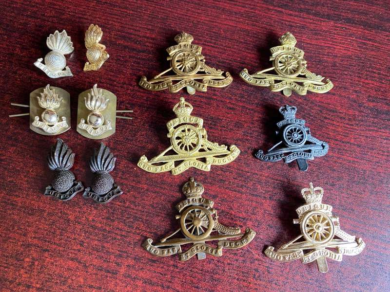 ROYAL ARTILLERY SELECTION OF 12 COLLARS AND CAP BADGES- SOLD TOGETHER