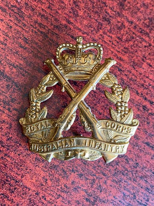 ROYAL INFANTRY AUSTRALIAN CORPS,CAP BADGE- 2 LUGS