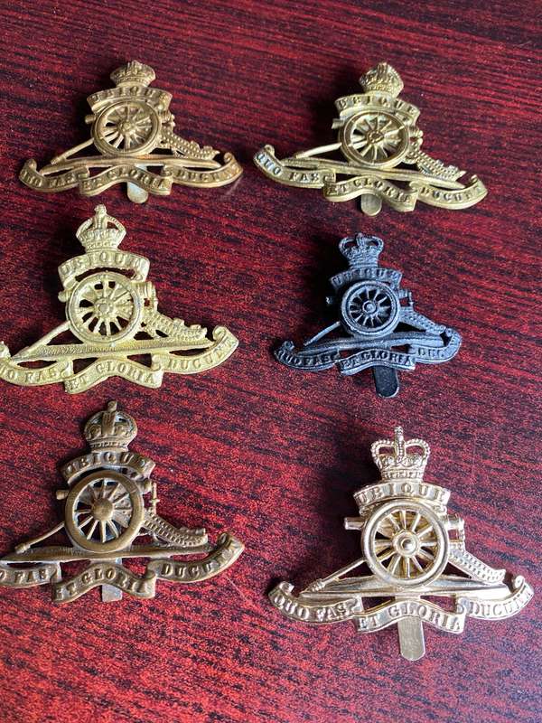 ROYAL ARTILLERY SELECTION OF 12 COLLARS AND CAP BADGES- SOLD TOGETHER
