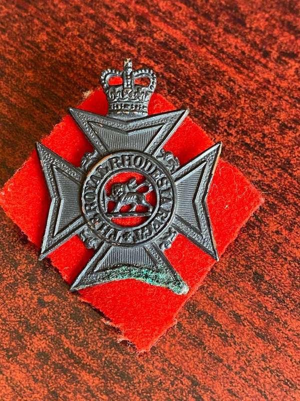 RHODESIA REGIMENT HAT BADGE-ALL BN'S- 1960'S-1970- 2 LUGS