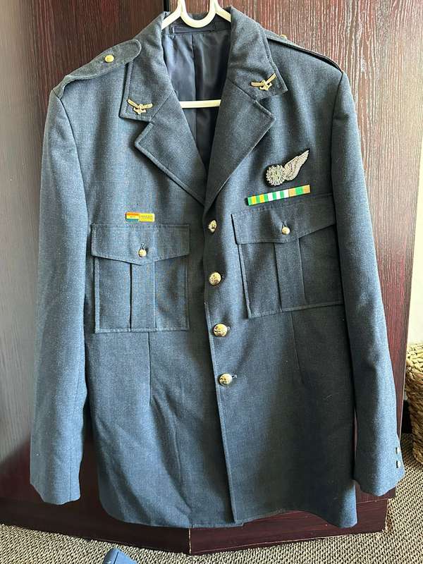 SAAF FLIGHT ENGINEERS UNIFORM COMPLETE,JACKET WITH TROUSERS (SIZE 34 PIPE LENGTH 69CM)JACKET (SIZE M