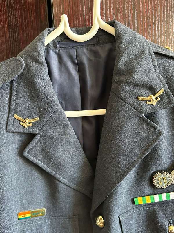 SAAF FLIGHT ENGINEERS UNIFORM COMPLETE,JACKET WITH TROUSERS (SIZE 34 PIPE LENGTH 69CM)JACKET (SIZE M