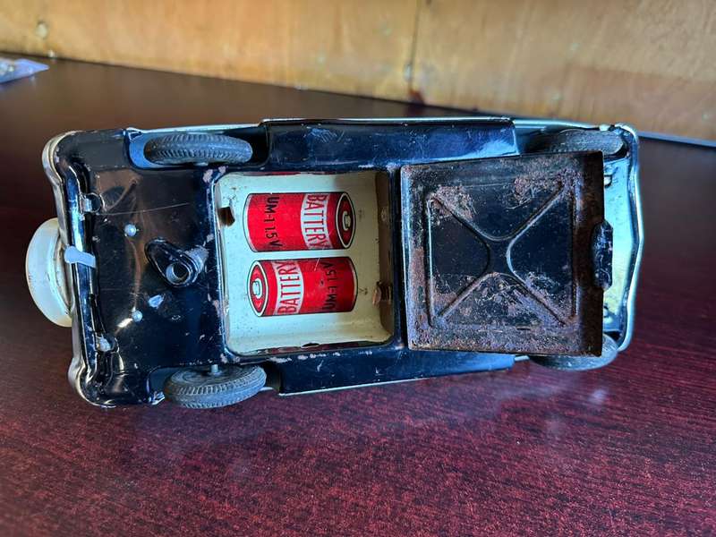VINTAGE 1960'S JAPANESE TIN TOY OF A POLICE JEEP (NO 3)-PLEASE LOOK AT PICS FOR CONDITION-NOT TESTED