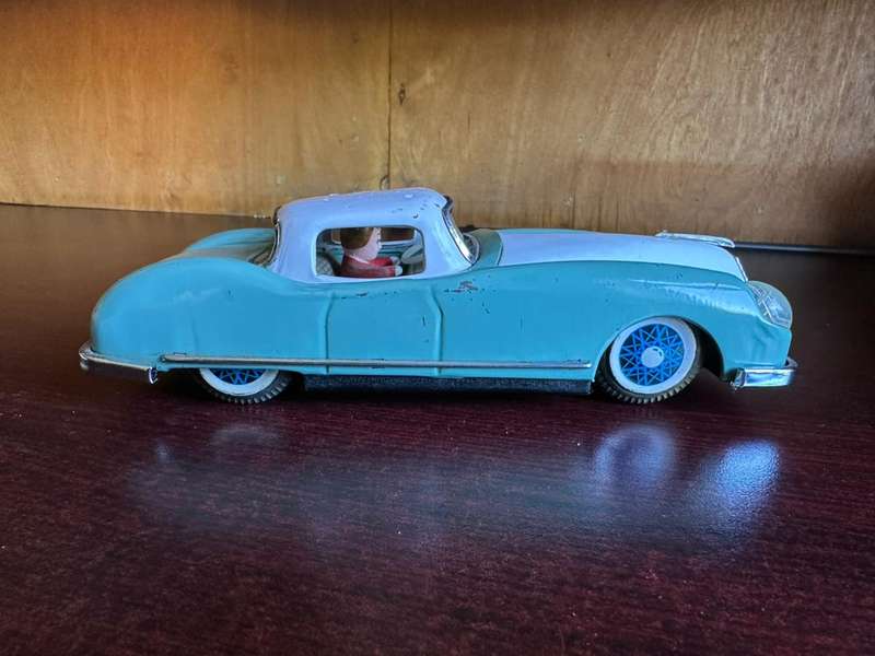 VINTAGE 1960'S LUCKY TIN LITHO FRONT ENGINE FRICTION TOY CAR-MEASURES 22 CM