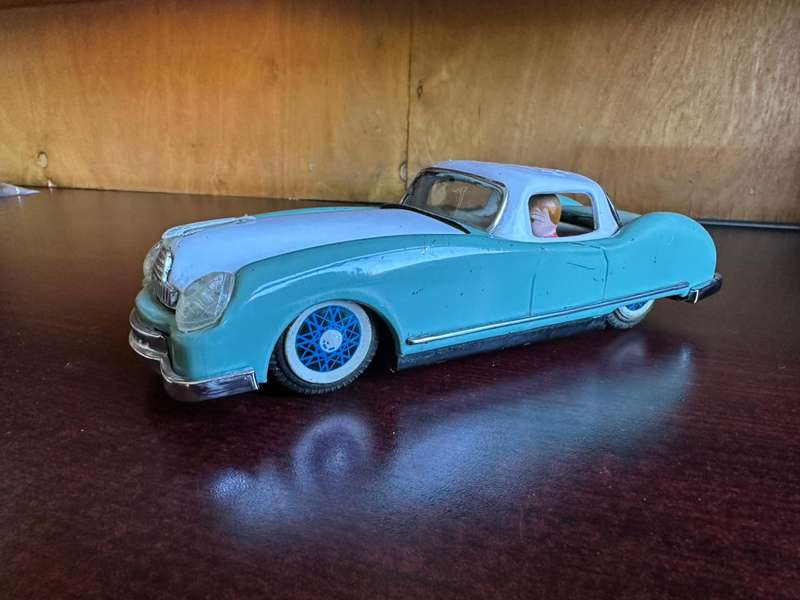 VINTAGE 1960'S LUCKY TIN LITHO FRONT ENGINE FRICTION TOY CAR-MEASURES 22 CM