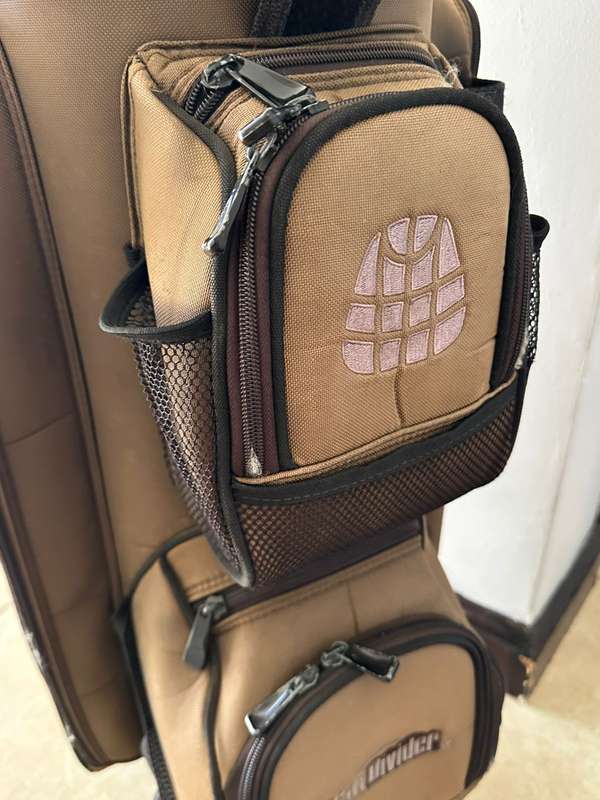 GREAT DIVIDER GOLF BAG IN GOOD CONDITION-PLEASE LOOK AT PICS-HEIGHT 84 CM-ALL ZIPS IN WORKING CONDIT