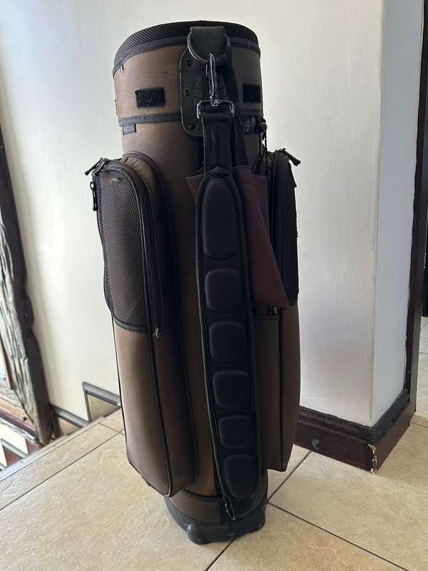GREAT DIVIDER GOLF BAG IN GOOD CONDITION-PLEASE LOOK AT PICS-HEIGHT 84 CM-ALL ZIPS IN WORKING CONDIT