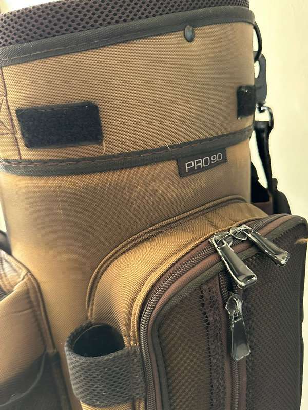GREAT DIVIDER GOLF BAG IN GOOD CONDITION-PLEASE LOOK AT PICS-HEIGHT 84 CM-ALL ZIPS IN WORKING CONDIT
