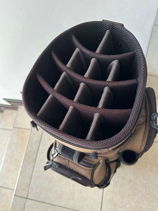 GREAT DIVIDER GOLF BAG IN GOOD CONDITION-PLEASE LOOK AT PICS-HEIGHT 84 CM-ALL ZIPS IN WORKING CONDIT