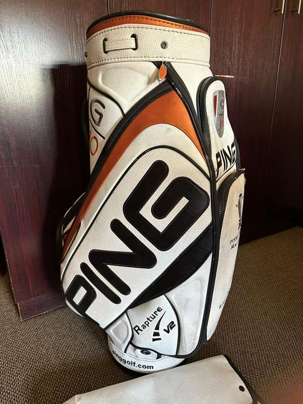 PING G10 DLX CART BAG-PRO CIRCUIT-THIS BAG IS IN VERY GOOD CONDITION,WITH ALL ZIPS WORKING-COMES WIT