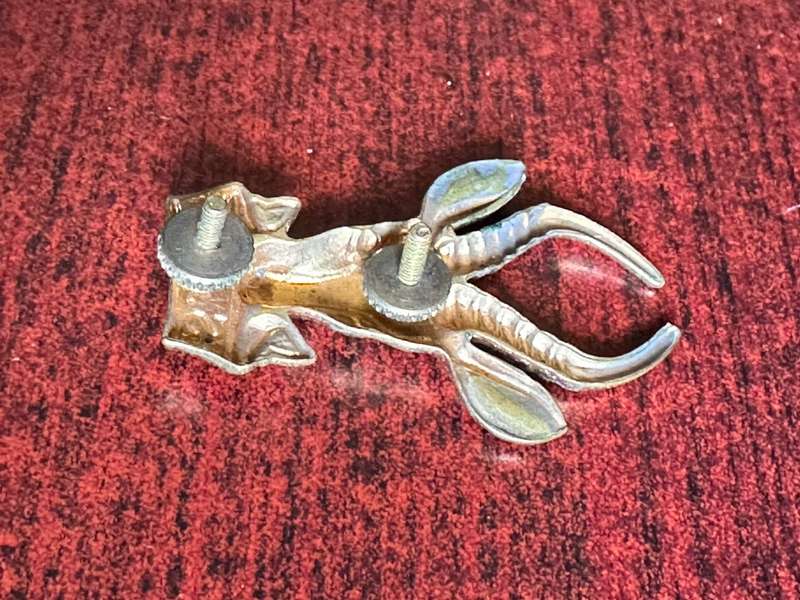 SA INFANTRY CORPS CAP BADGE-LARGE BRASS VARIATION-WORN 1953-1976- 2 X SCREW LUGS