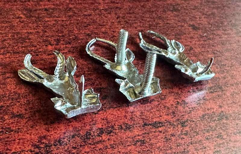 SA INF. CORPS CHROME CAP (2 LUGS) AND COLLARS-WORN POST 1976- 2 PINS MISSING