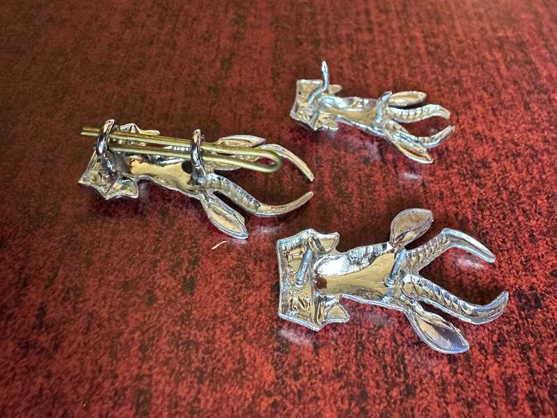SA INF. CORPS CHROME CAP(2 LUGS) AND COLLARS-WORN POST 1976- PINS INTACT