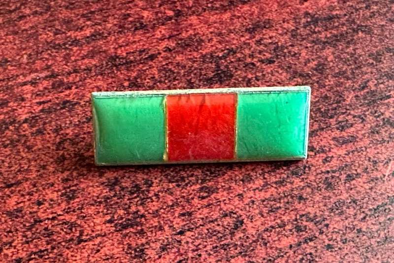 ANTI AIRCRAFT CORPS BERET BAR- APPROVED 1977-LIGHT BLUE/ RED/ LIGHT BLUE- 2 PINS