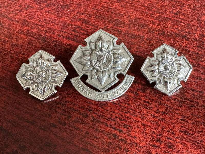 SA ARMY WOMEN'S COLLEGE,CHROMED CAP AND COLLARS-APPROVED IN 1978-LUGS + PINS INTACT