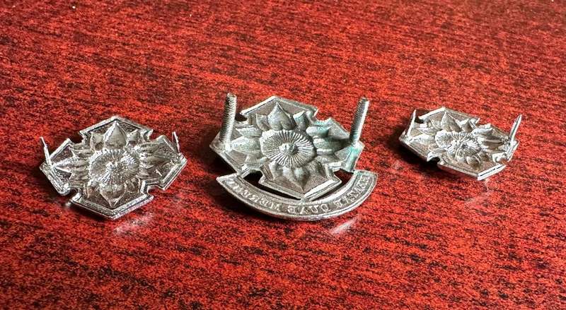 SA ARMY WOMEN'S COLLEGE,CHROMED CAP AND COLLARS-APPROVED IN 1978-LUGS + PINS INTACT