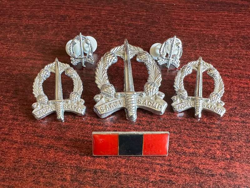 SA CORPS OF MILITARY POLICE CAP, COLLARS AND MESS DRESS COLLARS-SOLD WITH FIRST PATTERN BERET BAR-RE