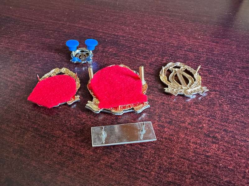 SA PERMANENT FORCE BAND, BI/METAL CAP,COLLARS AND ONE MESS DRESS COLLAR AS WELL AS BERET BAR-WORN SI