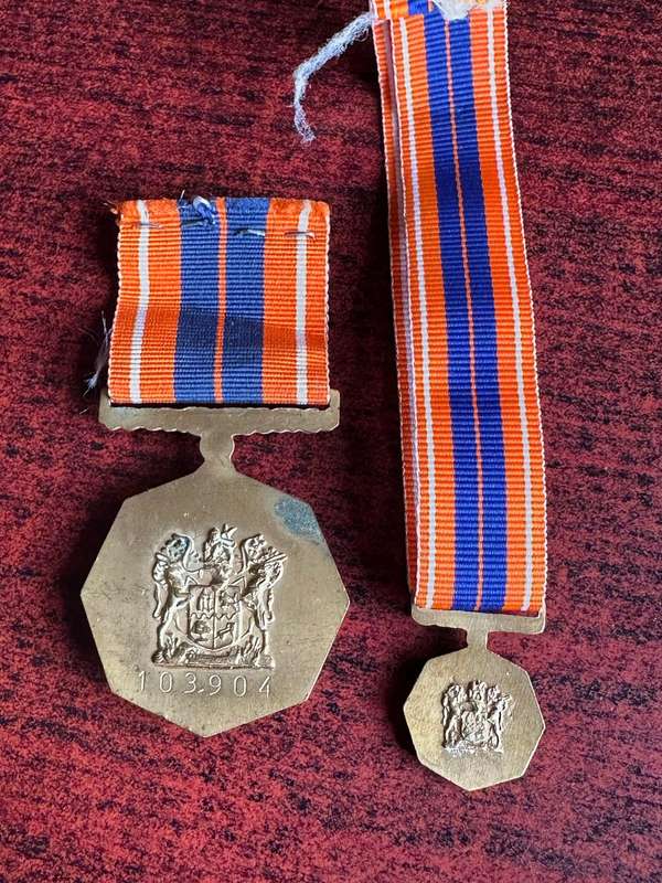 FULL SIZE AND MINIATURE PRO PATRIA MEDALS