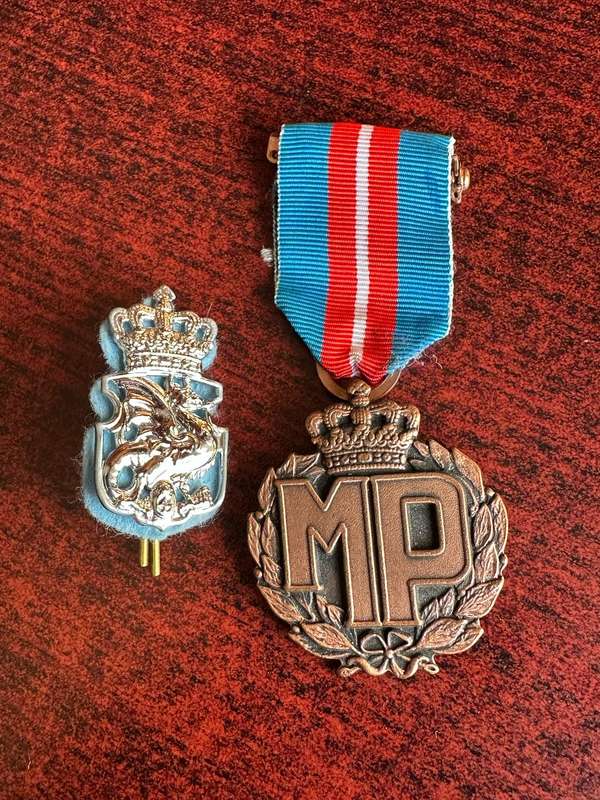 DANISH CAP BADGE AND MEDAL